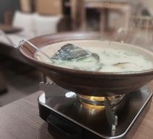Stewed Fish Head Soup in Clay Pot