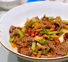 Stir-Fried Beef with Yellow Onion