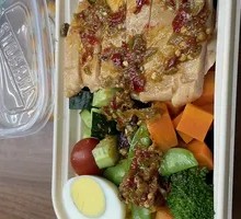 Pan-Seared Chicken Breast with Seasonal Vegetables and Brown Rice