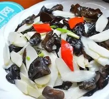 Black fungus stir-fried with yam