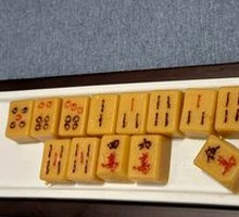 Big Red Package Catching Five Heroes