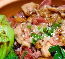 Cured Sausage and Chicken Claypot Rice