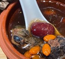 Braised Chestnut Chicken in炖 Bowl