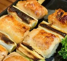 Salt-Roasted Chicken with Scallions (2 Skewers)