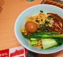 Spicy Pork Sauce Noodles with Peas