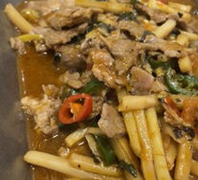Stir-fried Beef with Sour Bamboo Shoots