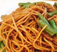 Beijing-style Braised Noodles with Green Beans