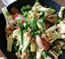 Spicy Cauliflower in Hot Pot