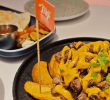 Spicy Cheese Steak Fries with Sauce