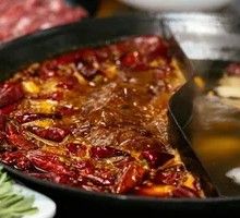 Stir-fried Fresh Mushroom Chicken Soup with Spicy Oil鸳鸯 Pot