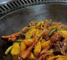 Stewed Pork Ribs and Chicken Feet in Iron Pot