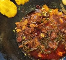 Stir-Fried Beef Tendon in Iron Pot