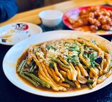 Stewed Pork Ribs with Flat Beans and Steamed Bun