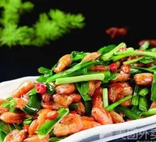 Stir-fried河虾 with leeks