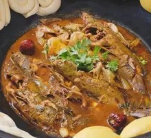 Stir-fried Crucian Carp in Iron Pot