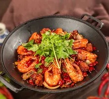 Spicy Stir-Fried Chicken Wings with Shrimp