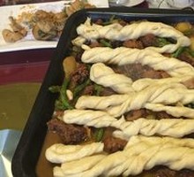 Braised Chicken with Cornbread Rolls