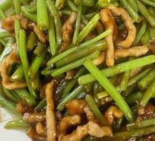 Stir-fried Pork with Water Dropwort Stems