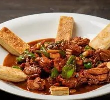 Screw Pepper Stir-fried Black-footed Free-range Chicken