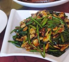 Spinach Stir-Fried with Sprouted Beans