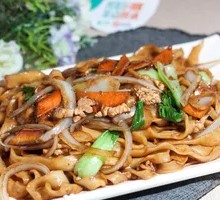 Stir-Fried Rice Noodles with Pork