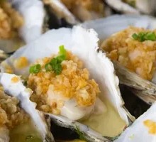 Charcoal-Grilled Zhanjiang Oysters