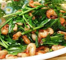 Stir-fried河虾 with leeks