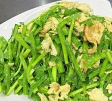 Stir-fried eggs with chives