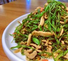 Stir-fried string beans with shredded pork