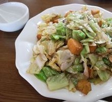 Stir-fried Napa cabbage with corn cakes