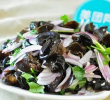 Shredded Onion with Wood Ear Mushrooms