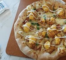 Golden Salted Egg Yolk Chicken Pizza