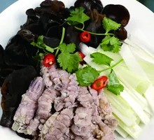 Scallion-braised皮皮虾肉