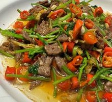 Stir-Fried Beef with Yellow Onion