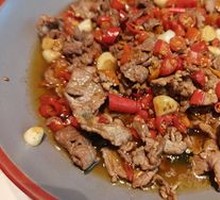 Stir-Fried Beef with Yellow Onion