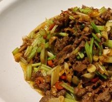 Stir-Fried Beef with Yellow Onion