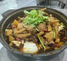 Red Pepper Chicken Claw Pot
