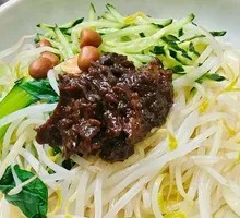 Meat丁 Fried Noodles with Sauce