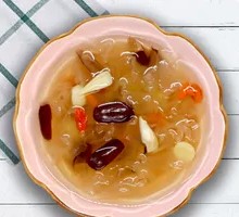 Goji Berry Lotus Seed Silver Ear Soup