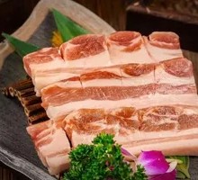 Thick-cut Pork Belly with Wild Leek Leaves