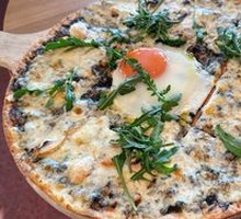 Double Cheese Truffle Egg Crisp Pizza