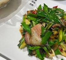 Stir-fried腊肉 with Green Garlic