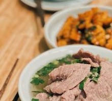 Signature Beef Hot Pot with翘脚