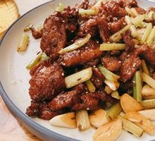 Stir-Fried Beef with Yellow Onion