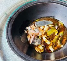 Clay Pot Stewed Crucian Carp