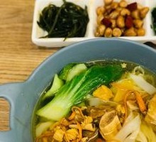 Energy-Boosting Cordyceps Pork Rib Noodle Soup with Rice Paper