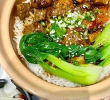 Black Pepper Beef Claypot Rice