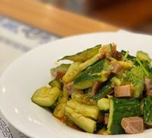 Pork Knuckle with Cucumber