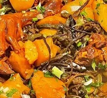 Stewed Goose in Iron Pot