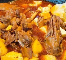 Stir-Fried Goose in Iron Pot